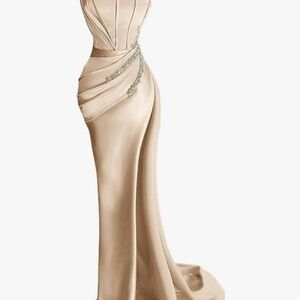 Elegant Strapless Cream Wedding Gown